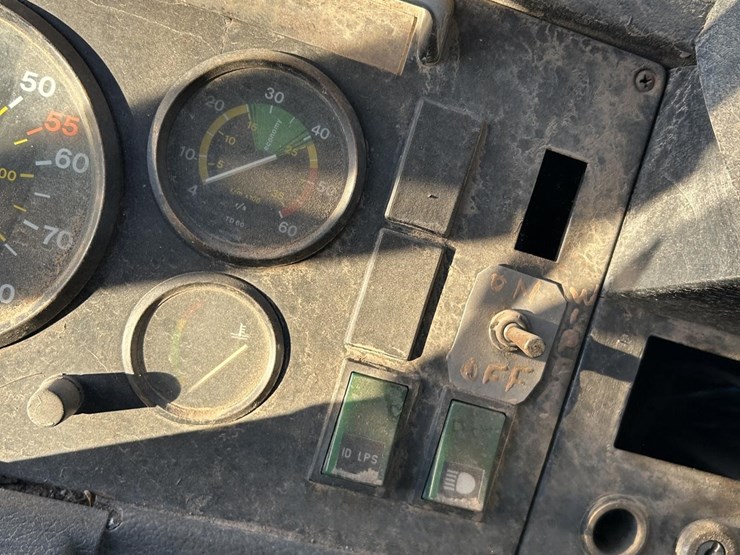 2016-volvo-f613-image-26