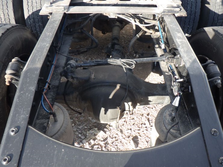 2022-freightliner-cascadia-126-image-13