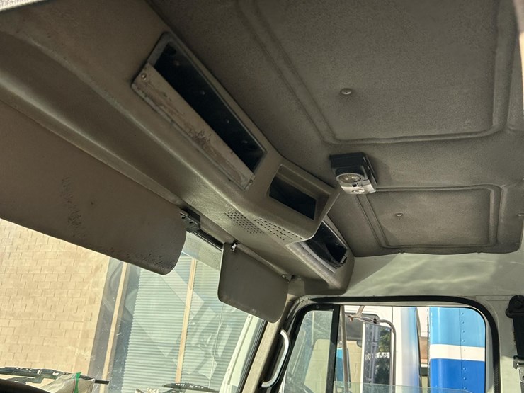 2001-international-4700-image-34