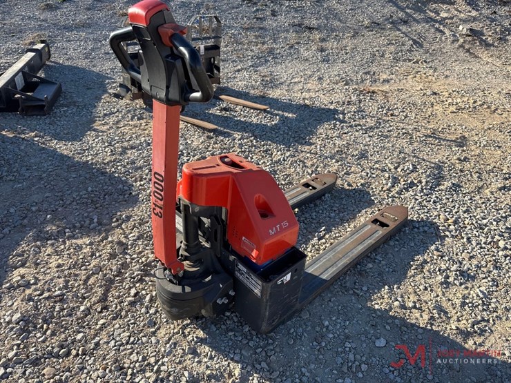 2018-linde-mt15-electric-pallet-jack-image-2