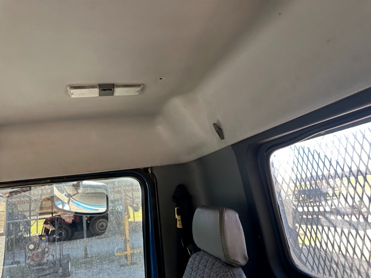 1998-volvo-vn-image-63