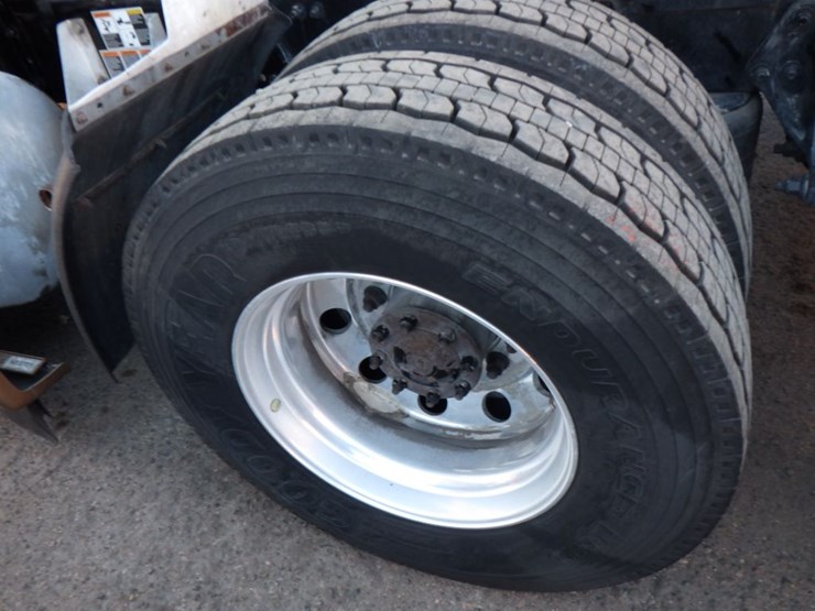 2022-kenworth-t680-image-17