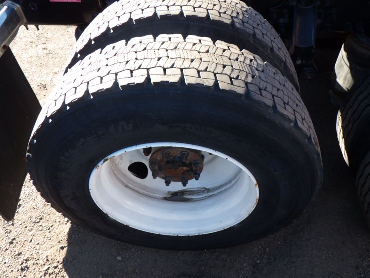 2022-volvo-vnl-300-image-6