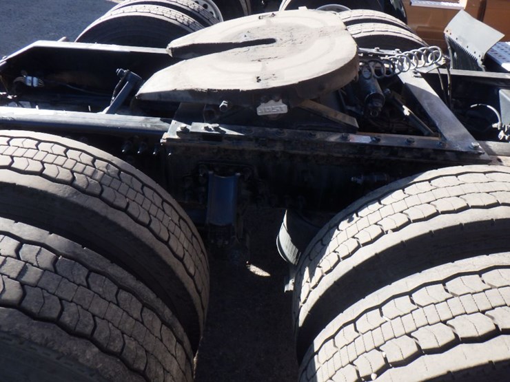 2022-volvo-vnl-760-image-5