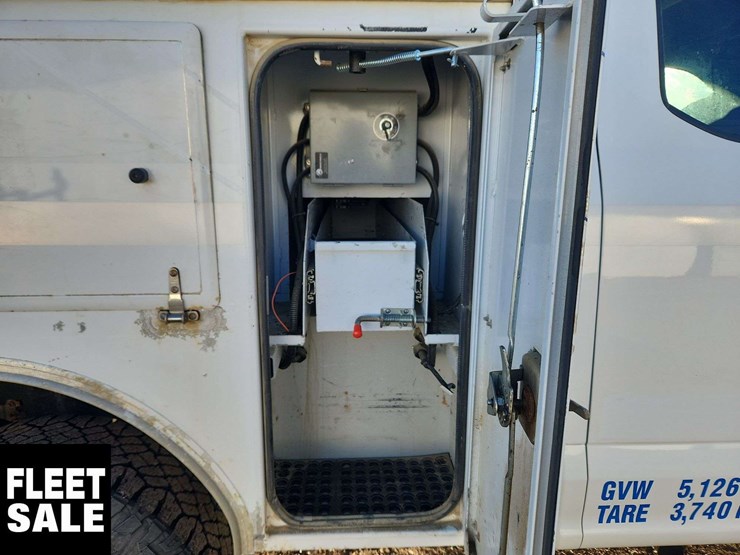 2021-ford-f350-image-33