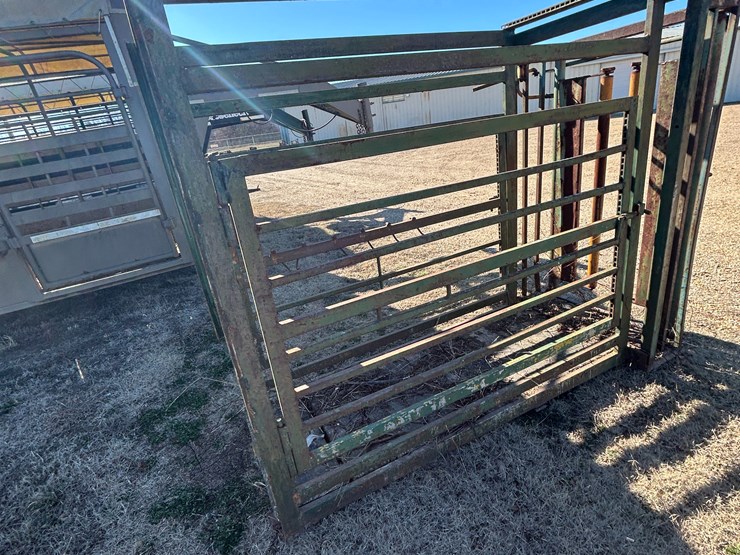 #37640-•-cattle-chute-w/head-catcher-image-4
