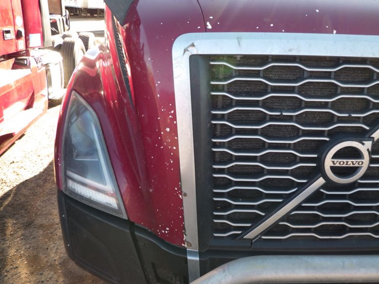 2021-volvo-vnl-300-image-4