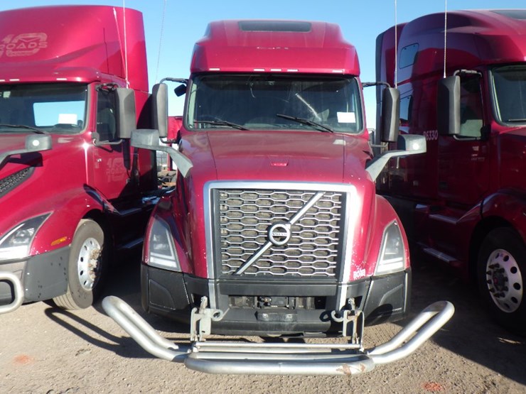 2020-volvo-vnl-760-image-2