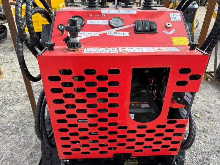 #22787-•-unused-agt-ysrt114-stand-on-tracked-loader-ysrt142025l110321-image-34