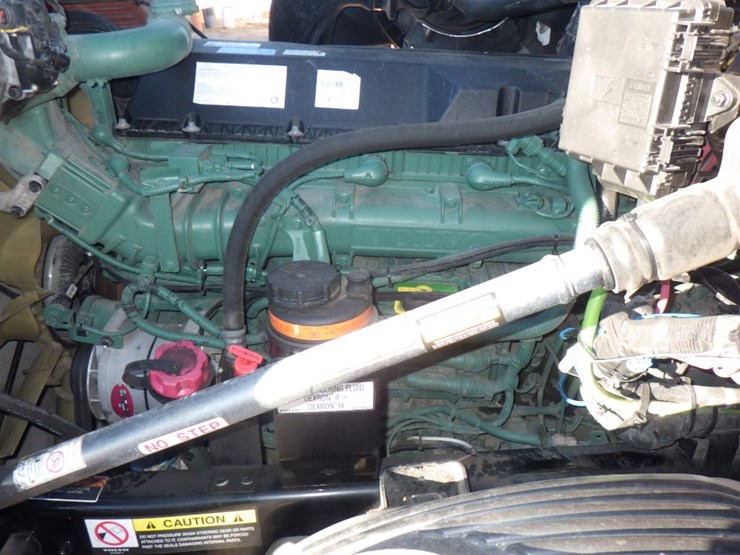 2023-volvo-vnl-760-image-21