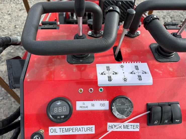 #22787-•-unused-agt-ysrt114-stand-on-tracked-loader-ysrt142025l110321-image-31