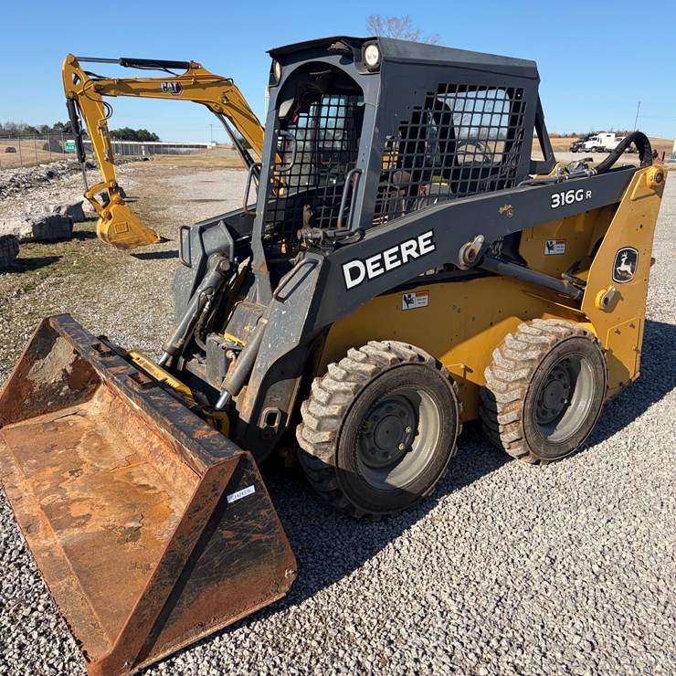 2016 DEERE 316GR