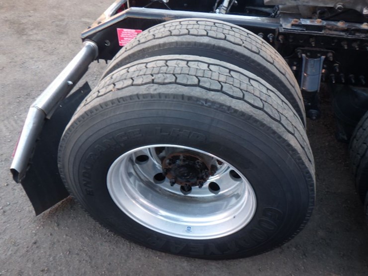 2020-volvo-vnl-760-image-7