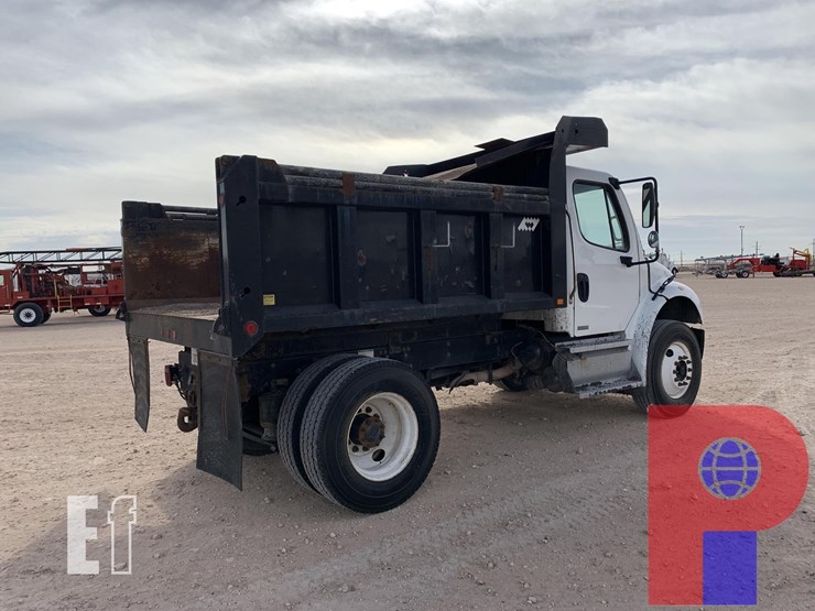 2011-freightliner-m2-106-image-4