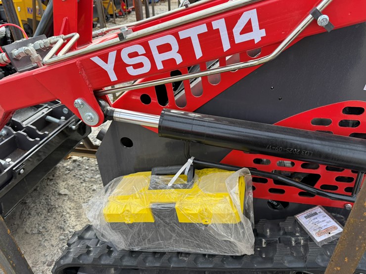 #22788-•-unused-agt-ysrt14-stand-on-tracked-loader-ysrt142025l102468-image-11
