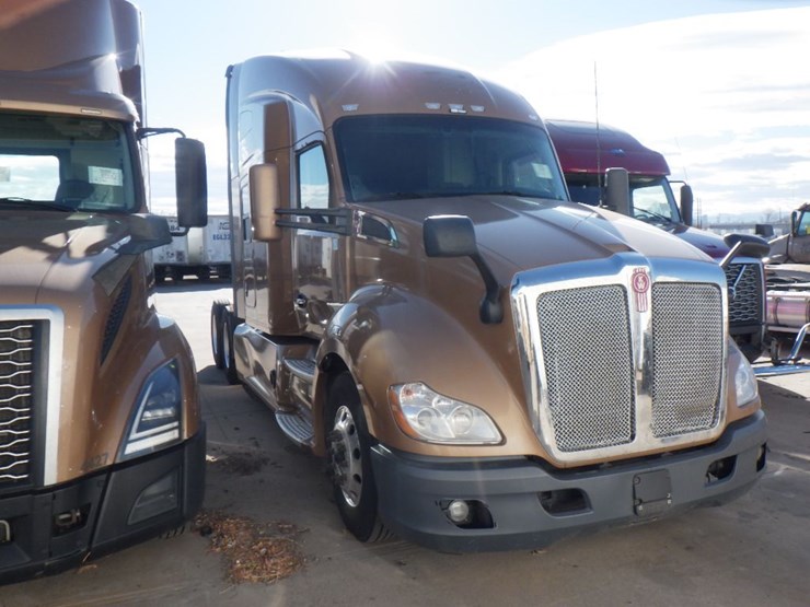 2022-kenworth-t680-image-3