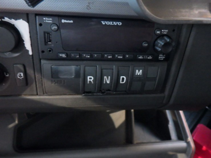 2022-volvo-vnl-760-image-17