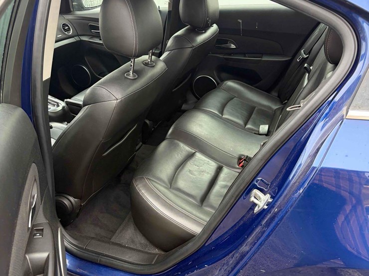 2012-chevrolet-cruze-rs-image-10