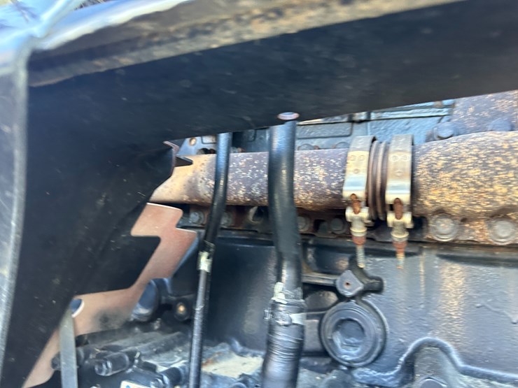 2014-new-holland-t8.330-image-54