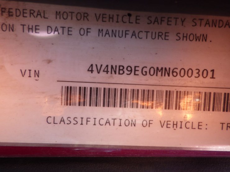 2021-volvo-vnl-300-image-24