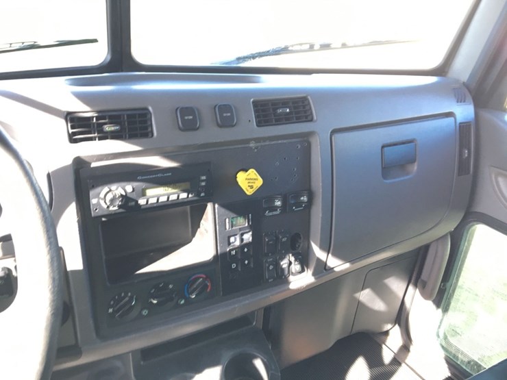 2012-peterbilt-382-image-7