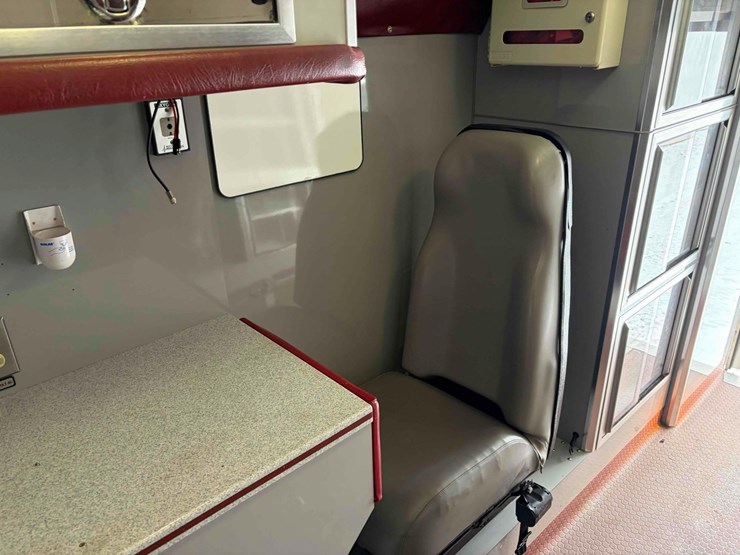 2012-dodge-5500-ambulance-image-21