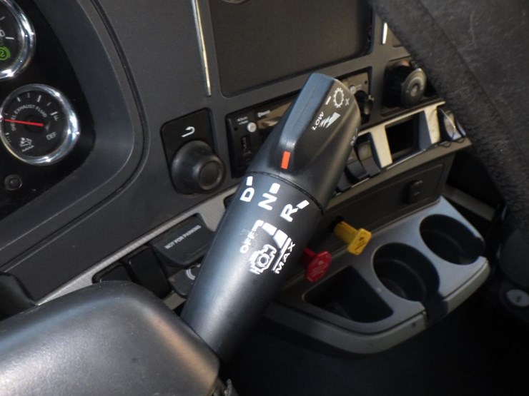 2022-kenworth-t680-image-21