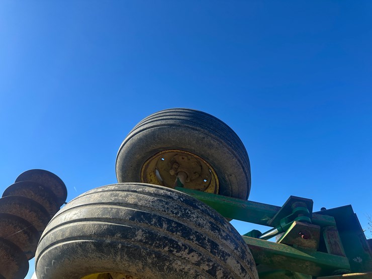 john-deere-27-image-11