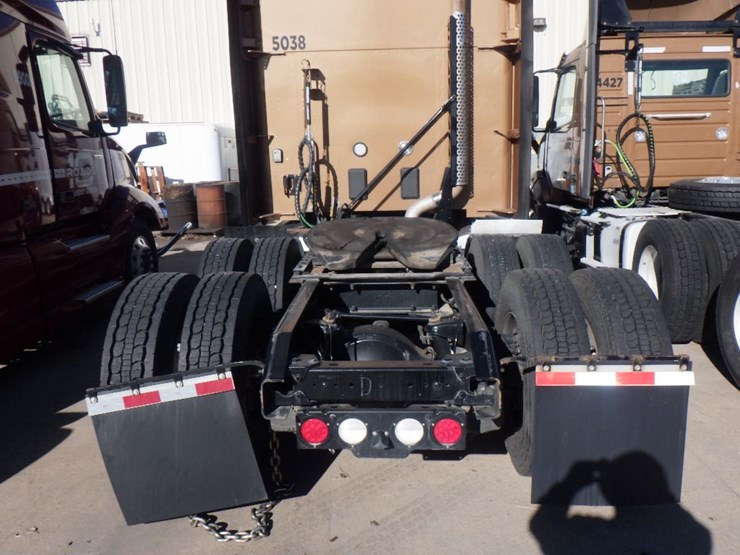 2022-kenworth-t680-image-9