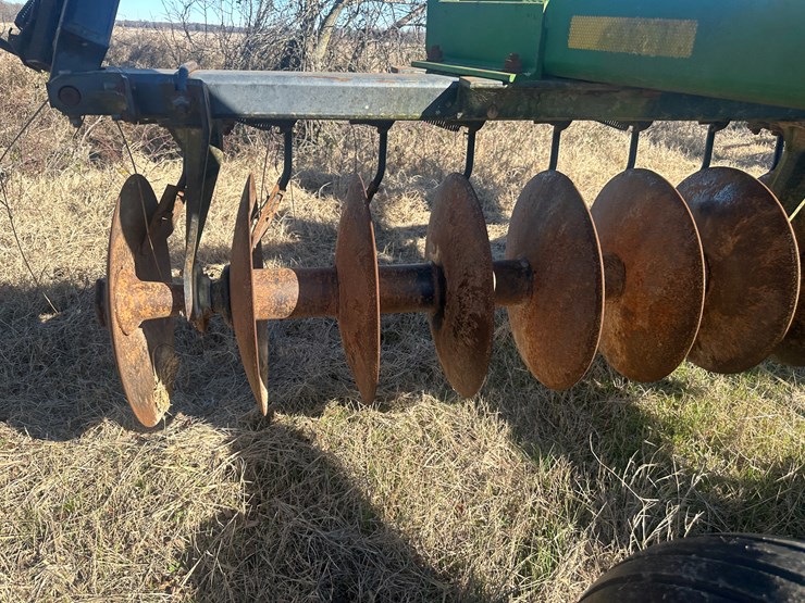 john-deere-32-image-43