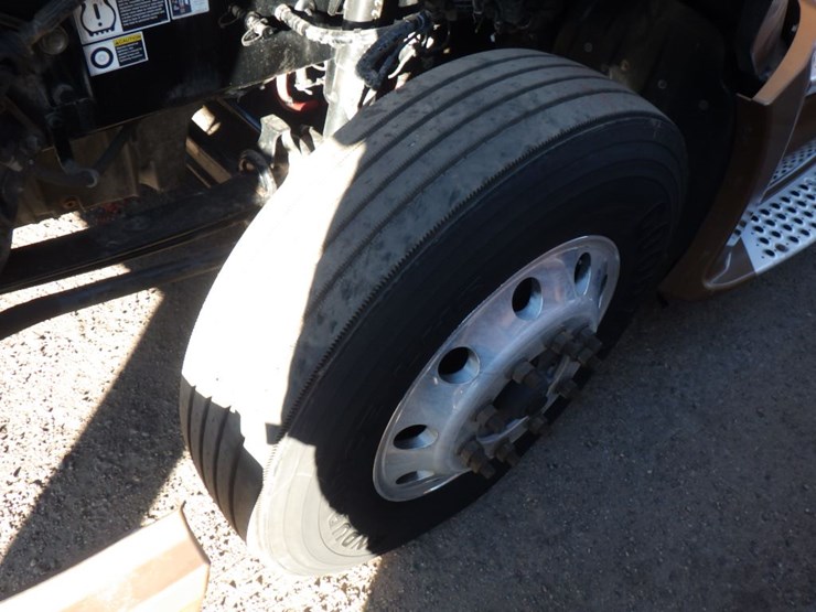 2022-kenworth-t680-image-25