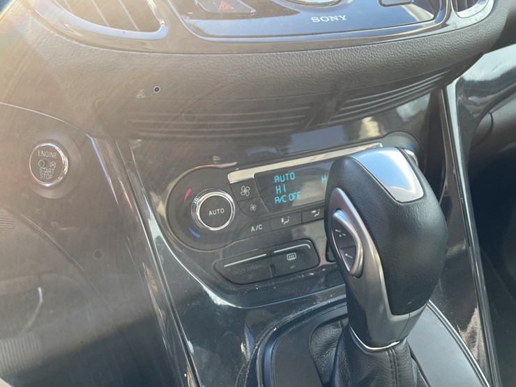 2014-ford-escape-titanium-image-37