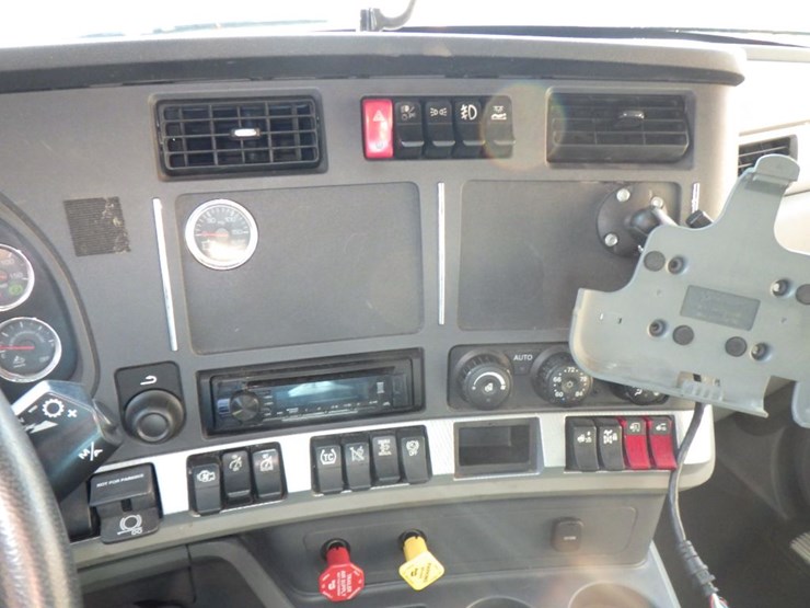 2022-kenworth-t680-image-22