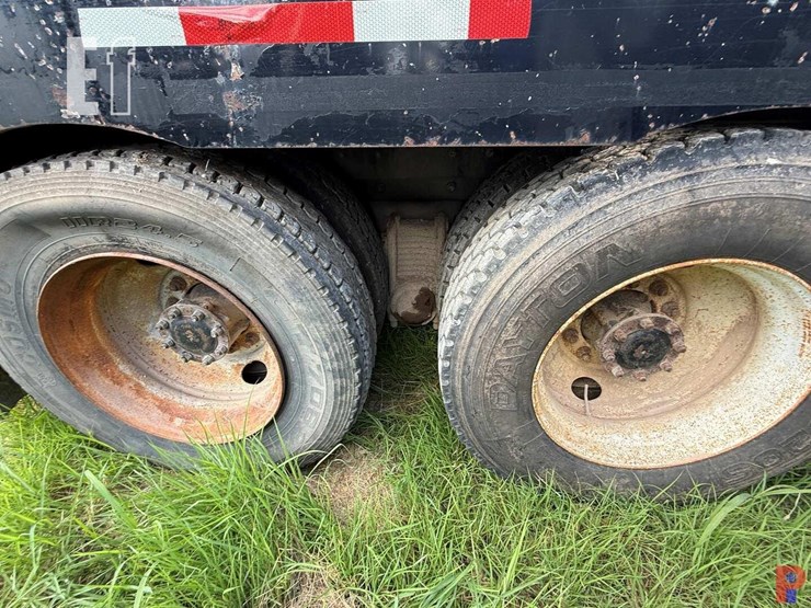 2007-mack-granite-cv713-image-26