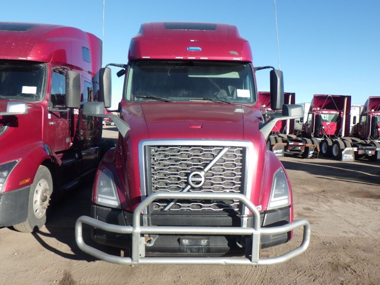 2020-volvo-vnl-760-image-2