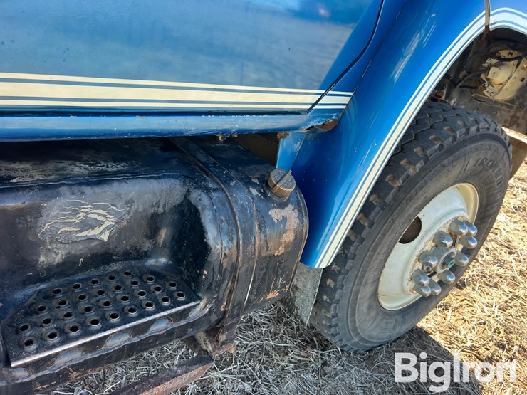 1983-international-f1954-tri/a-grain-truck-image-13