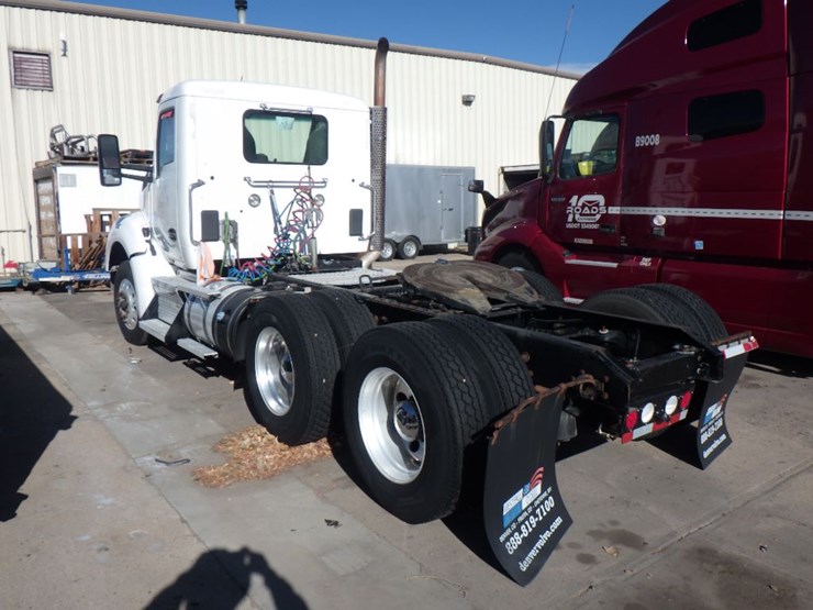 2016-kenworth-t880-image-10