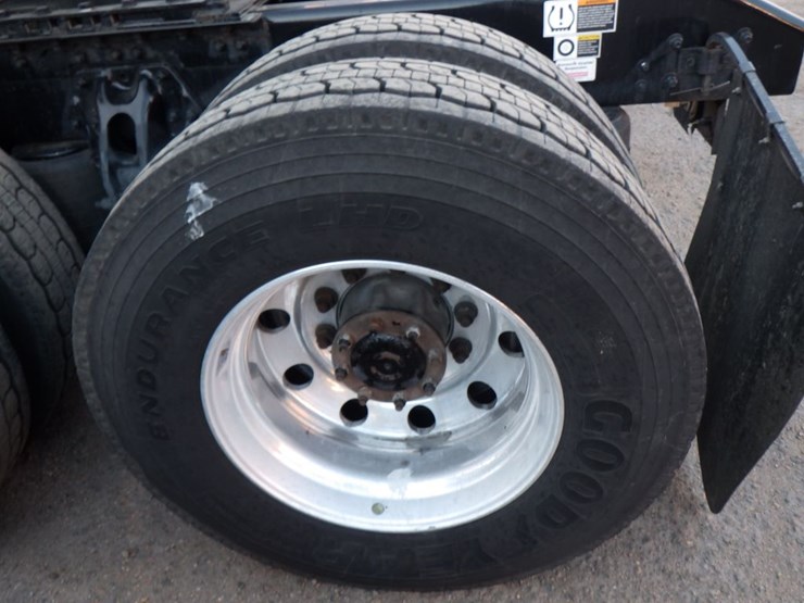 2022-kenworth-t680-image-15