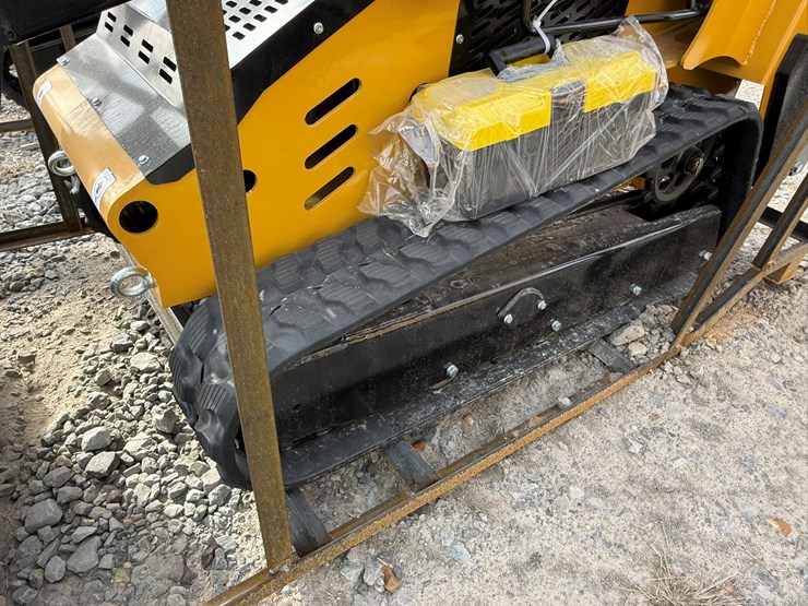 #77-•-unused-cfg-kkta27-stand-on-tracked-loader-kkta272025l110878-inv#-35713-image-14