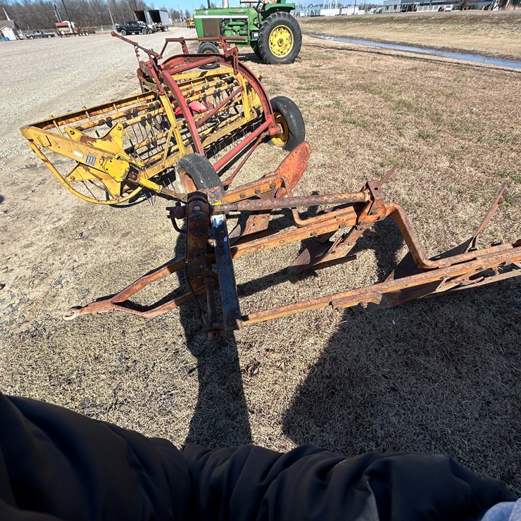 #37668 • Alice Chalmer 3-row Breaking Plow