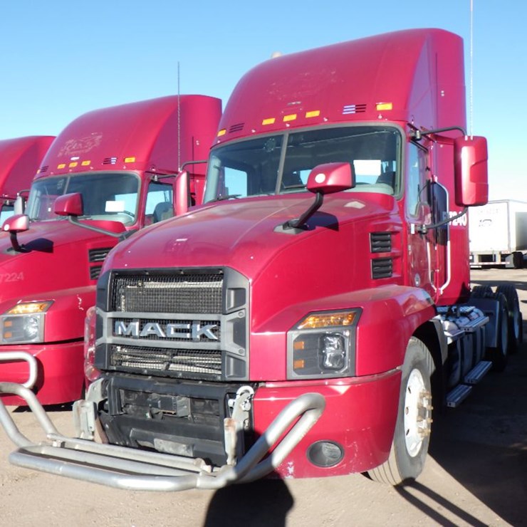 2020 MACK AN64T