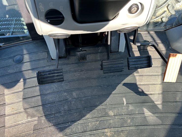 2014-new-holland-t8.330-image-70