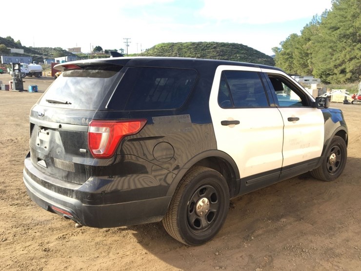 2016-ford-explorer-image-3