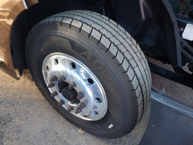 2022-volvo-vnl-760-image-25