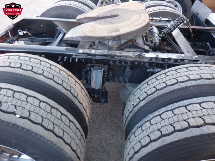 2023-volvo-vnl-760-image-12