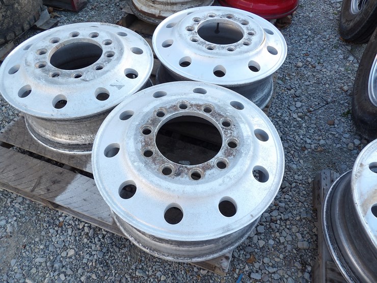 #4885-•-**lot-of-(3)-24"-semi-truck-chrome-wheels-image-2