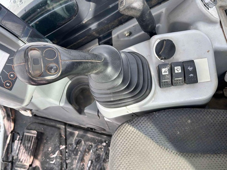 2019-deere-35g-image-23