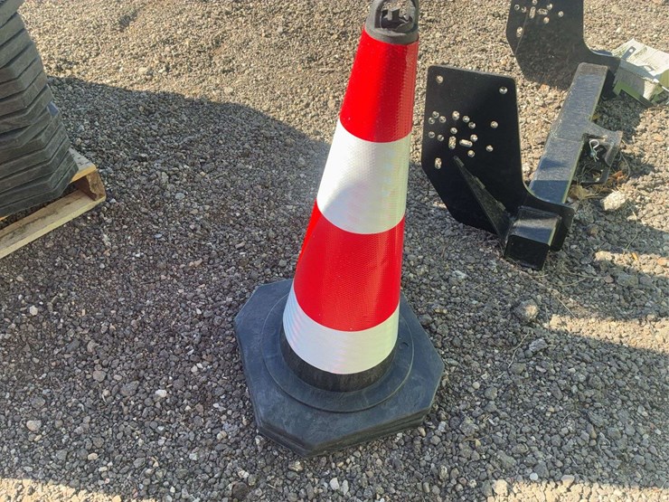(21)-safety-cones-image-2