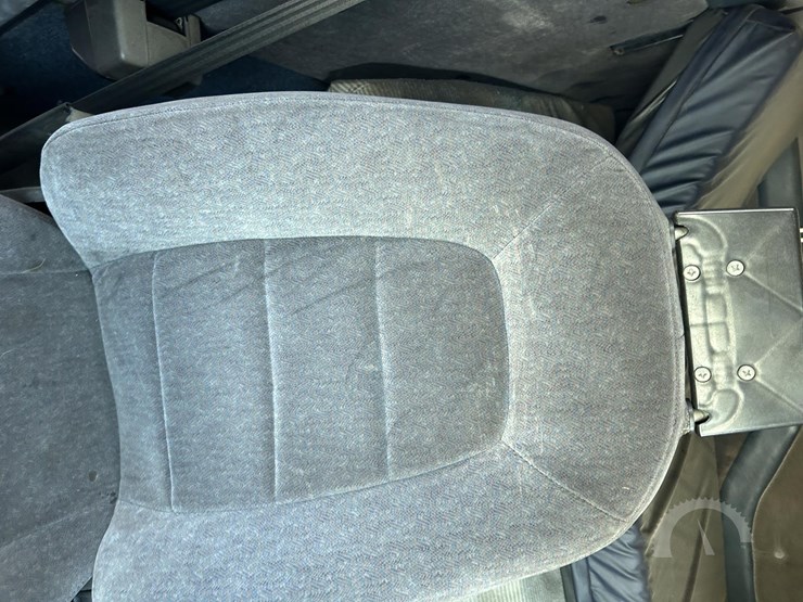 1999-volvo-vnl64t770-image-23