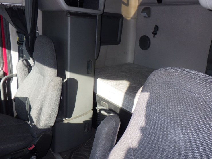 2020-volvo-vnl-760-image-18